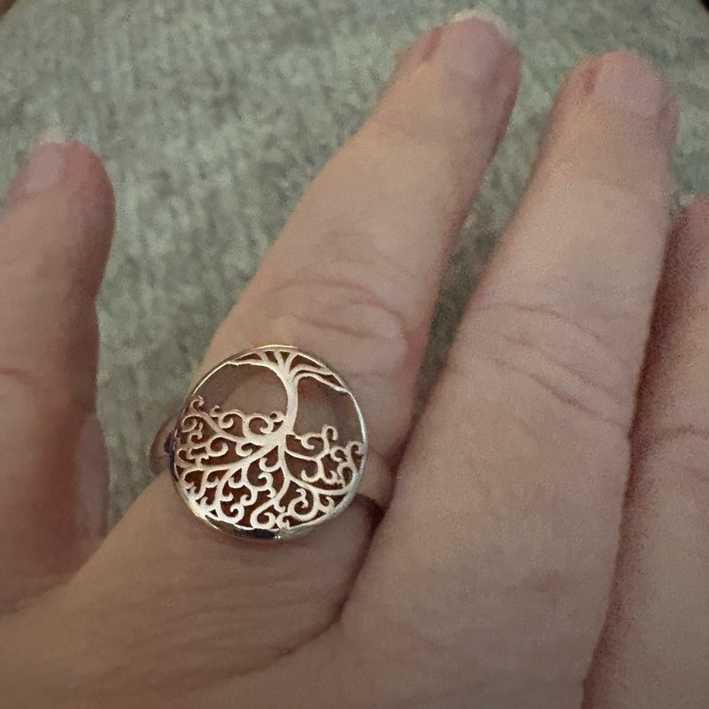 EUC sterling Tree of life ring size 8